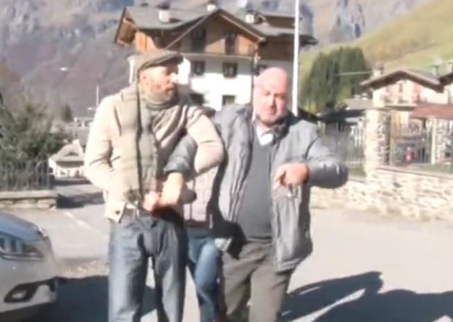 © da-video  | 
   