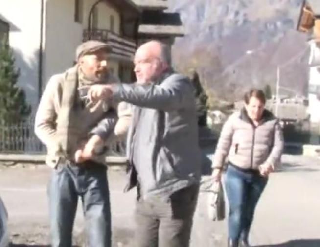 © da-video  | 
   