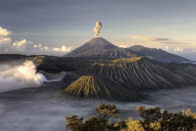 © istockphoto  | 
      VESUVIO - Italia
   