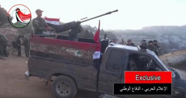 © ansa  | Truppe e un mezzo corazzato russo combattono contro i ribelli siriani al fianco delle truppe lealiste nella zona di Latakia, al confine con la Turchia, 3 settembre 2015.