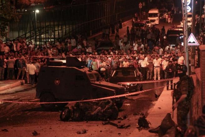 © ansa  | Istanbul, esplode bomba presso il commissariato di polizia