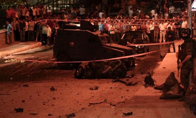 © ansa  | Istanbul, esplode bomba presso il commissariato di polizia