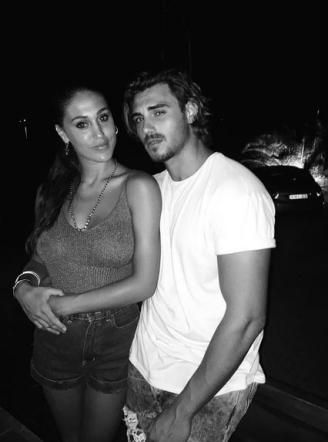 © instagram  | 
   