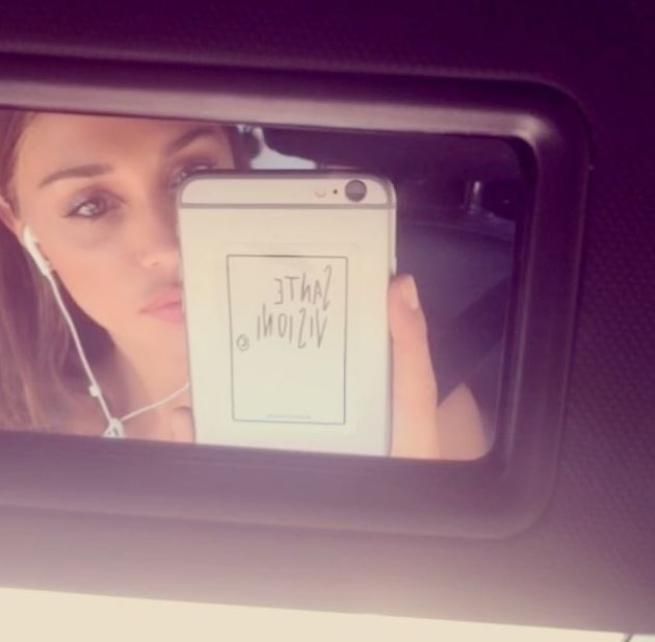 © instagram  | 
   