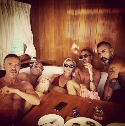 © instagram  | 
   