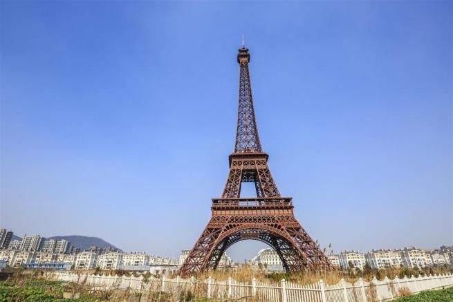 © tripadvisor  | L'originale e autentica Torre Eiffel di Parigi. Ma le sue "copie" non sono niente male... 