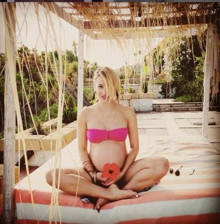 © instagram  | 
   