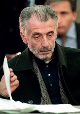 © ansa  | 
      In alto, da sinistra, Gianmario Pellizzari, Raffaele Mastrantuono, Robinio Costi, Gian Stefano Milani e Pietro Longo. In basso Massimo Abbatangelo, Giulio Di Donato, Francesco De Lorenzo, Massimo De Carolis e Giancarlo Cito.
   