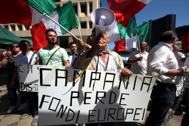 © ansa  | Napoli, proteste dopo la sconvocazione del primo Consiglio regionale