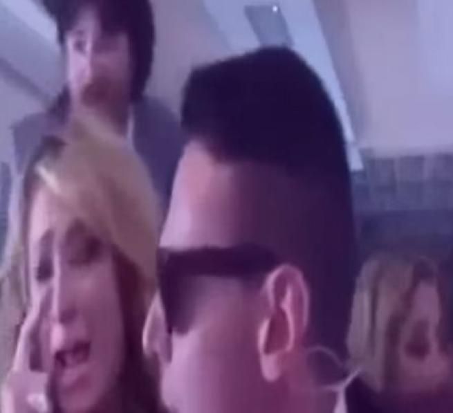 © da-video  | 
   