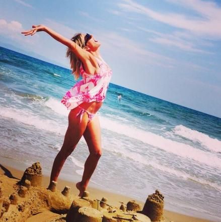 © instagram  | 
   