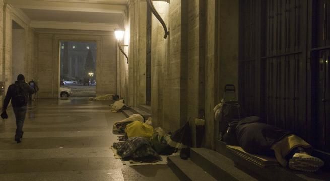 © ansa  | L'ingresso del nuovo dormitorio che Papa Francesco farà aprire nei pressi del Vaticano per i senzatetto, in Via dei Penitenzieri 17