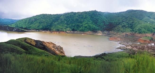 © dal-web  | 
      LAGO NYOS  - Camerun - Vi si svolge un raro fenomeno che può generare veri e propri disastri naturali.
   