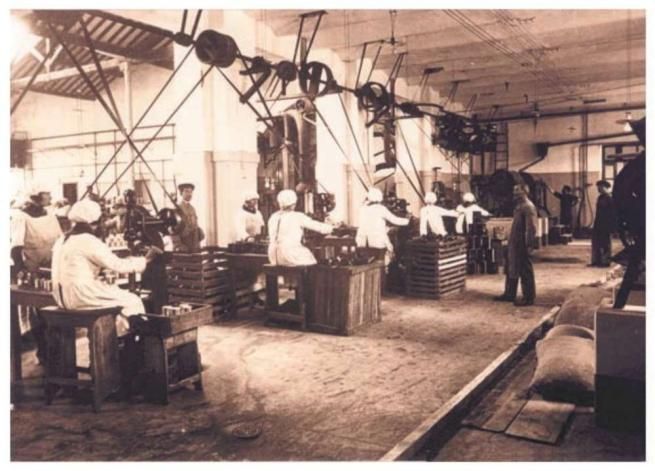 © ufficio-stampa  | Il primo negozio Polli in via Broletto a Milano. Era il 1872