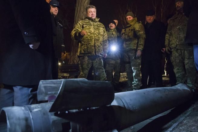 © -afp  | L'autobus distrutto da colpi di artiglieria a Donetsk 