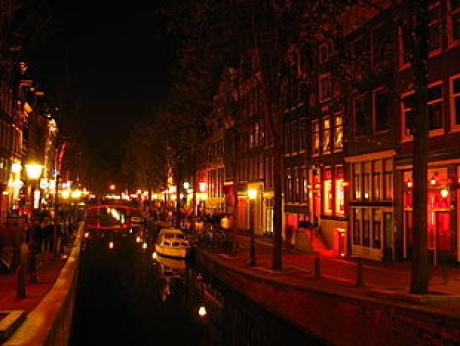 © dal-web  | De Wallen, il red district di Amsterdam, Olanda. Forse il più famoso quartiere a luci rosse al mondo