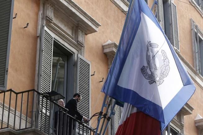 © ansa  | Pietro Grasso lascia il Senato per recarsi a Palazzo Giustiniani e assumere temporaneamente le funzioni di presidente della Repubblica