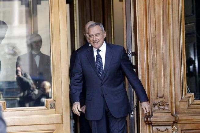 © ansa  | Pietro Grasso lascia il Senato per recarsi a Palazzo Giustiniani e assumere temporaneamente le funzioni di presidente della Repubblica