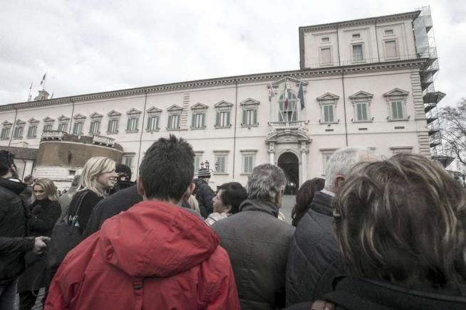 © ansa  | Cronisti in attesa davanti al palazzo del Quirinale sin di primo mattino