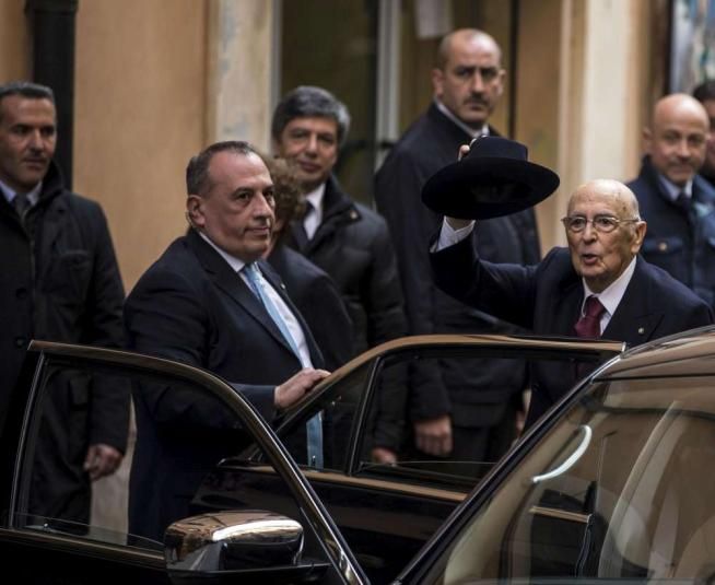 © ansa  | Cronisti in attesa davanti al palazzo del Quirinale sin di primo mattino