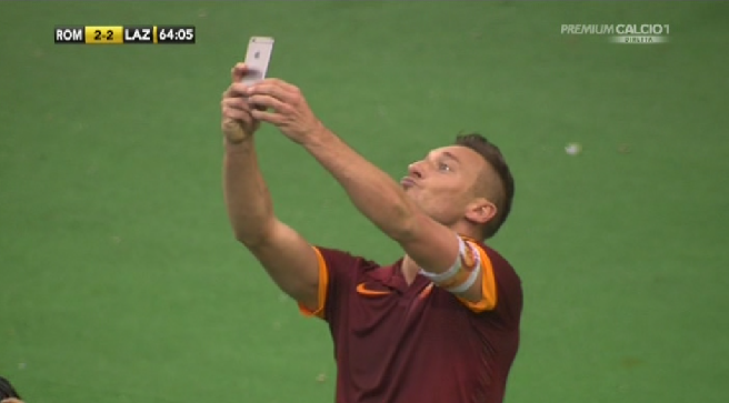 © twitter  | Il selfie del capitano
