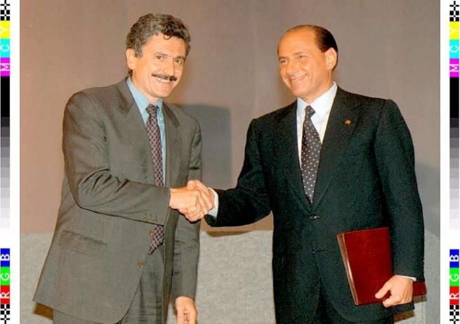 © ansa  | Silvio Berlusconi, Enrico Mentana e Achille Occhetto fotografati nello studio del programma "Braccio di ferro" il 23 marzo 1994.