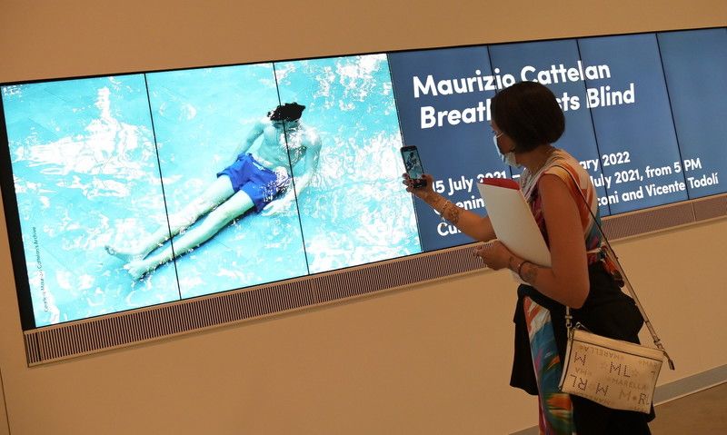 © Facebook  | "Breath Ghosts Blind", la nuova mostra di Maurizio Cattelan a Milano