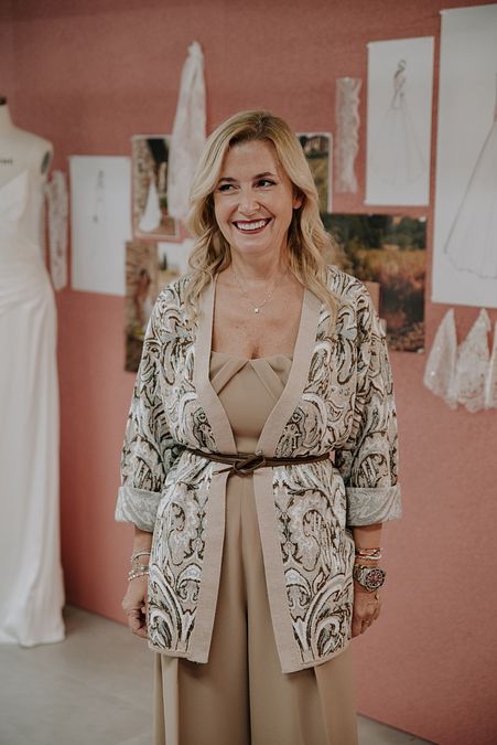 © Ufficio stampa  | Atelier Emé | Al lavoro, nel nuovo quartier generale del brand, 65 sarte. Una squadra tutta al femminile, come quella che affianca anche la direttrice creativa Raffella Fusetti, composta da sette stiliste