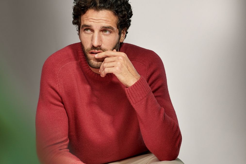 © Ufficio stampa  | Falconeri | Per l’autunno inverno 2021-2022 una maglia girocollo, interamente realizzata in Cashmere Ultrasoft, rosso quercia