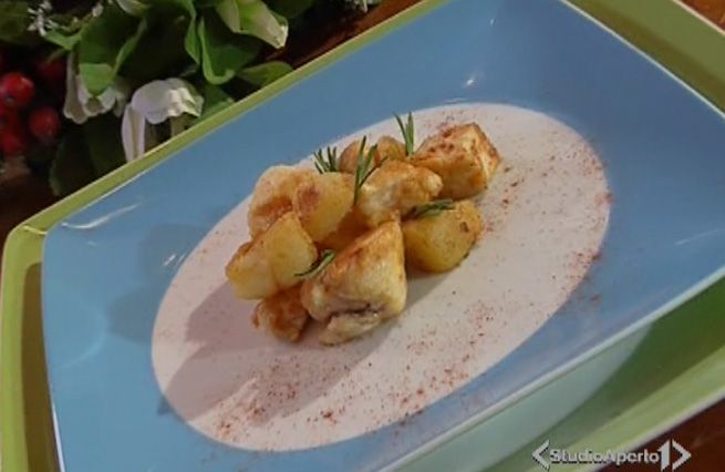 © Da video  | Tagliare a tocchetti un petto di pollo