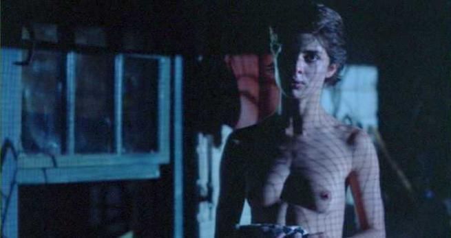 © Da video  | Sono attrici famose e con un cognome pesante. Ecco tutte quelle che, con un padre famoso alle spalle, non si sono fatte remore a spogliarsi sul set cinematografico.   La prima è Angelina Jolie. Suo padre Jon Voight è stato un celebre "uomo da marciapiede". Lei, prima di dedicarsi alla superfamiglia con Brad Pitt, si è generosamente mostrata.