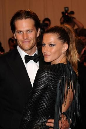 © Getty  | Ecco le cinque coppie formate da celebrità più ricche dell'ultimo anno secondo la classifica stilata da "Forbes".

Al primo posto la bellissima Giselle Bundchen e il giocatore di football americano Tom Brady, che insieme hanno guadagnato 76 milioni di dollari. 