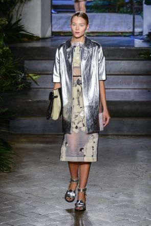 © Mondadori Foto  | Il trend dell'argento sulle passerelle Primavera-Estate 2014 