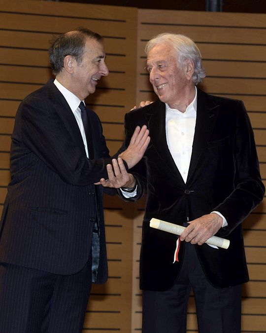 © Italy Photo Press  | Letizia Moratti e Antonio Albanese, Luciano Gattinoni e Luca Patanè, Alberto Vitaloni e Mario Lavezzi. Sono alcuni dei personaggi premiati dal Comune di Milano con la tradizionale onorificenza dell'Ambrogino d'oro, nella cerimonia al Teatro Dal Verme. Nel giorno della festa patronale, il sindaco ha Giuseppe Sala ha presieduta la sua prima celebrazione per la consegna delle benemerenze civiche. Nella foto, la premiazione della Moratti