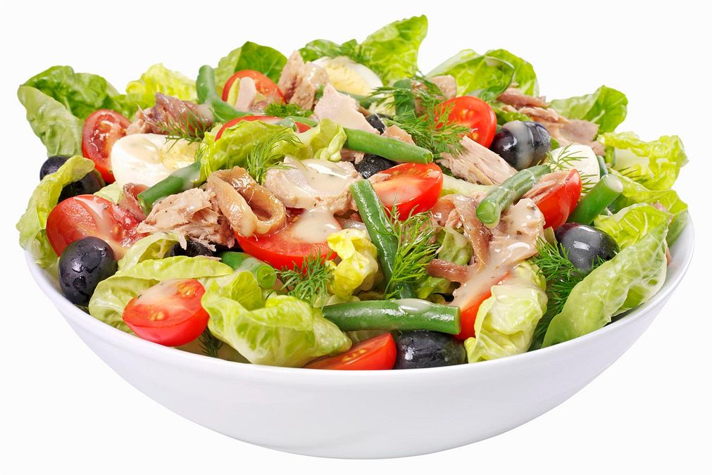© Corbis  | Attenzione alle insalatone: mangiare un'insalata non significa dimagrire… soprattutto se il piatto è un super concentrato di ingredienti golosi