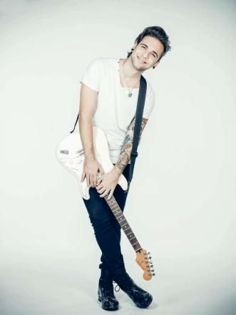 © MAX & DOUGLAS  | 
   