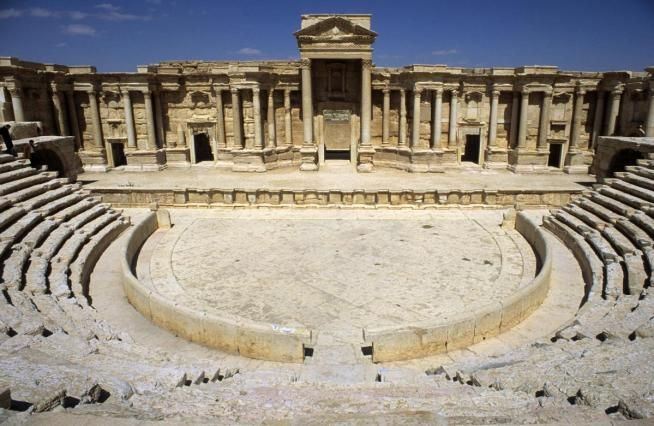 © Mondadori Foto  | 
   