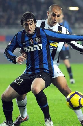 © Dal Web  | ANASTASI-BONINSEGNA - il primo, storico scambio tra le due società è datato 1976. Bonimba, un grande della storia nerazzurra, aveva 33 anni, ma in 3 anni a Torino segnò 35 gol vincendo due scudetti, una Coppa Italia e la Coppa Uefa. Anastasi, invece, andò via perché era in rotta con l’allenatore Parola ed era di 5 anni più giovane, ma a Milano non lasciò il segno: due stagioni, 7 gol e una Coppa Italia.
