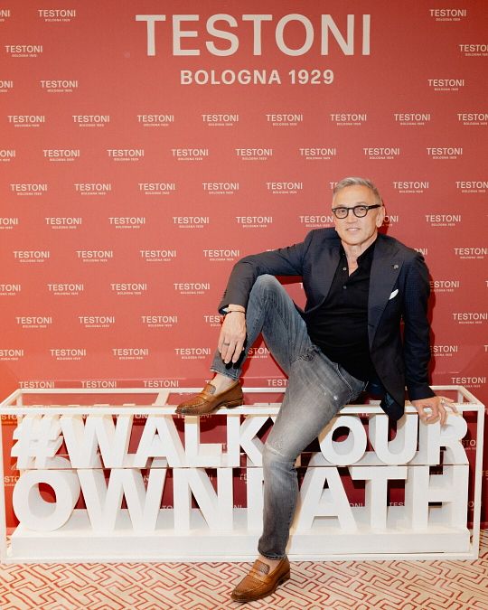 © Ufficio stampa  | 	Testoni, serata evento a Milano per l'apertura del nuovo store in via Gesù, 11. Nella foto: Massimo Bettio, Ceo Italia Testoni, e Gerry Scotti