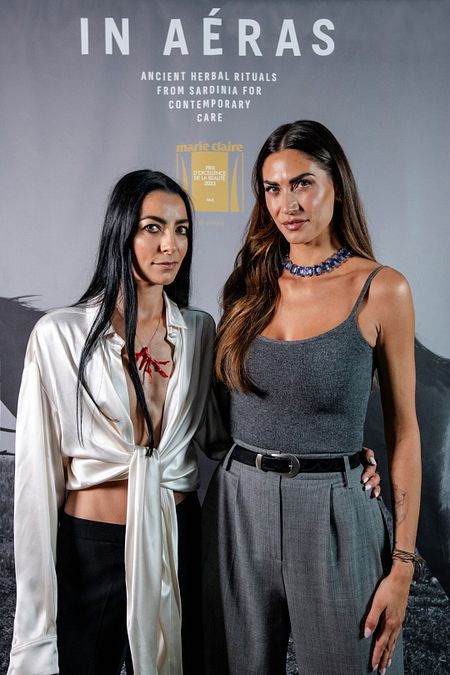 © Ufficio stampa  | 	A In Aéras il Prix d'Excellence de la Beauté come miglior indie beauty brand del 2023. Nella foto, la fondatrice Alice Ziccheddu e Melissa Satta, madrina della serata-evento