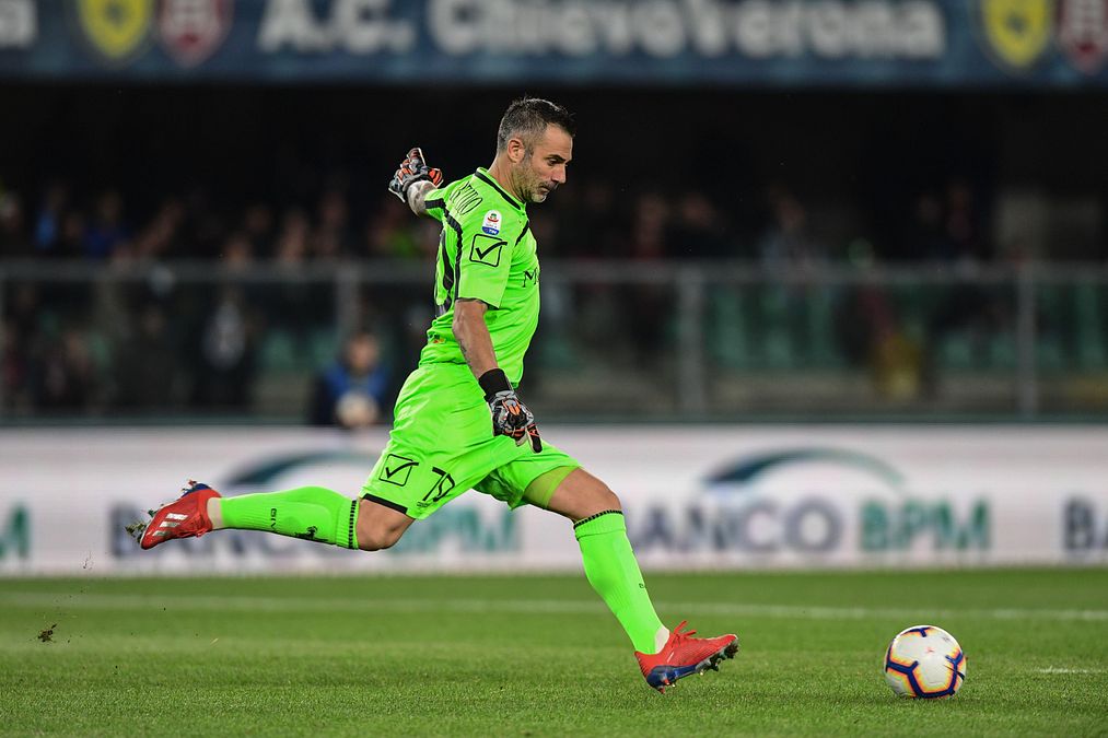   | Stefano Sorrentino - portiere italiano - 40 anni (ultima squadra Chievo)