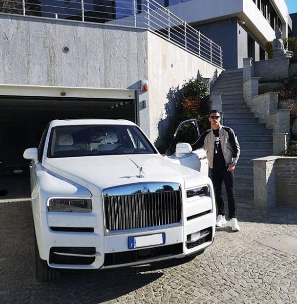   |  BUGATTI CENTODIECI (9 milioni di euro)