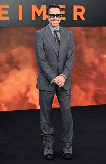 © IPA  | Robert Downey Jr. sorridente sul red carpet per la premiere del film “Oppenheimer” a Parigi