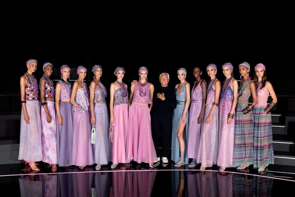 © Ufficio stampa  | Collezione Emporio Armani donna primavera estate 2024. Giorgio Armani con le modelle nel finale di sfilata (Credit: SGP)