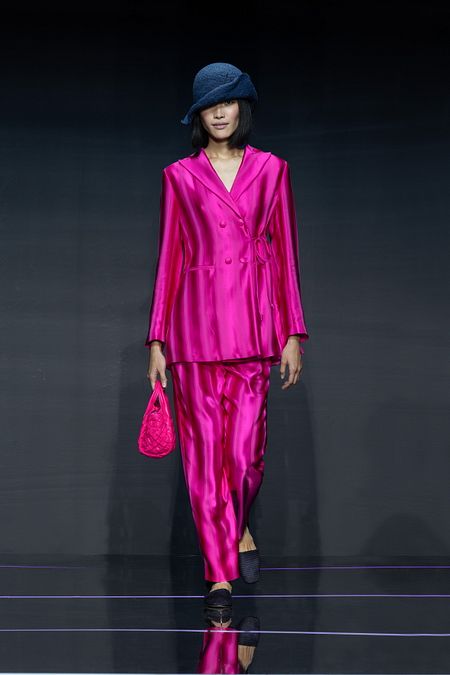 © Ufficio stampa  | Collezione Emporio Armani donna primavera estate 2024. Giorgio Armani con le modelle nel finale di sfilata (Credit: SGP)