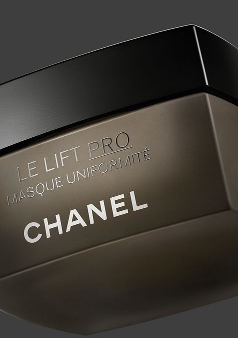 © Ufficio stampa  | Il protocollo ad alta tecnologia Le Lift Pro di Chanel è un rituale in tre fasi per correggere i segni avanzati del tempo
