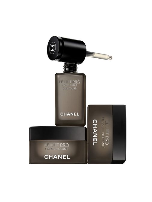 © Ufficio stampa  | Il protocollo ad alta tecnologia Le Lift Pro di Chanel è un rituale in tre fasi per correggere i segni avanzati del tempo