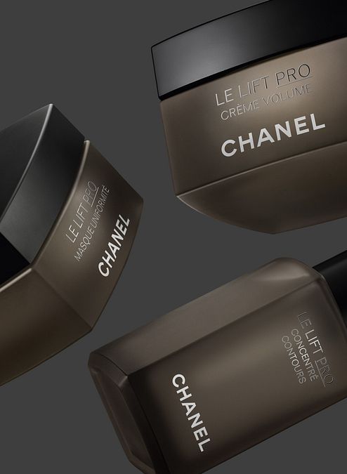 © Ufficio stampa  | Il protocollo ad alta tecnologia Le Lift Pro di Chanel è un rituale in tre fasi per correggere i segni avanzati del tempo