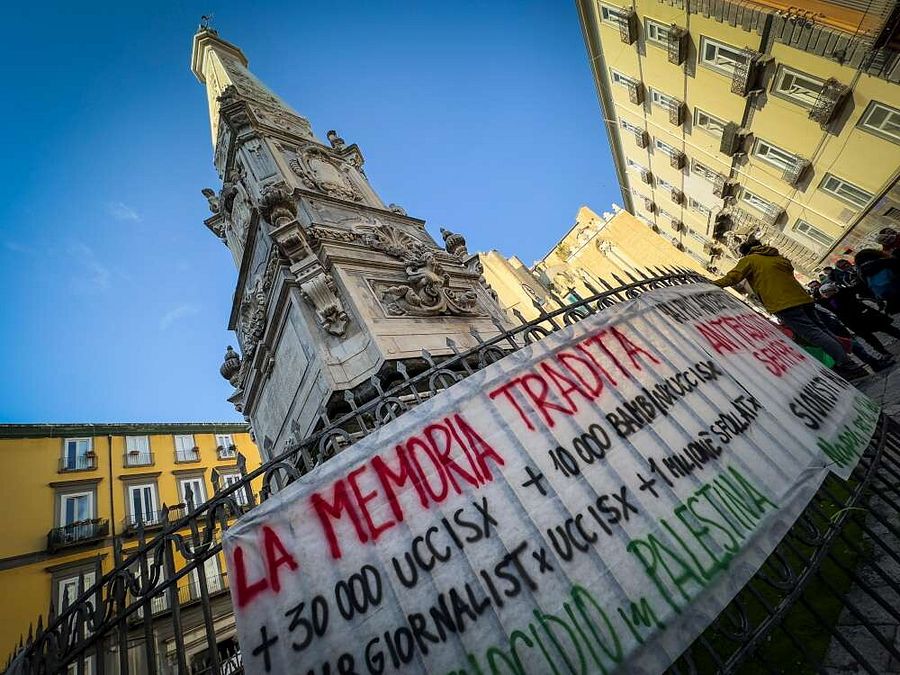 © Ansa  | Striscioni e locandine a Napoli per il sit-in pro Palestina