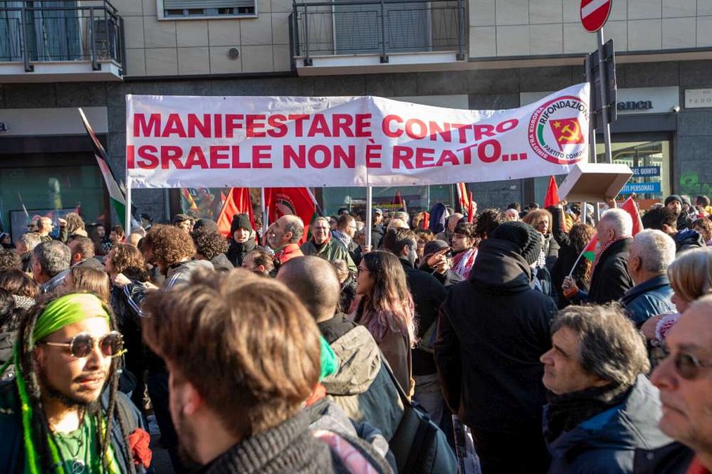© Ansa  | Striscioni e locandine a Napoli per il sit-in pro Palestina
